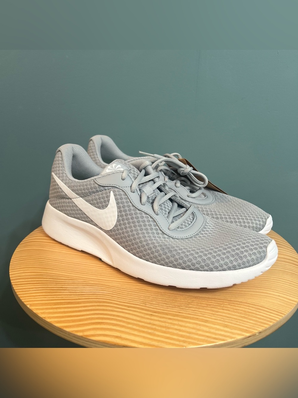 Nike Tanjun Wolf Grey White Sneakers Men 10 Women 11.5 NWT DJ6258-002